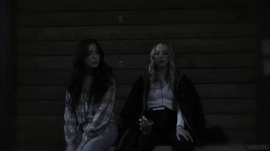 Жена хочет тройничок с мужем и подругой