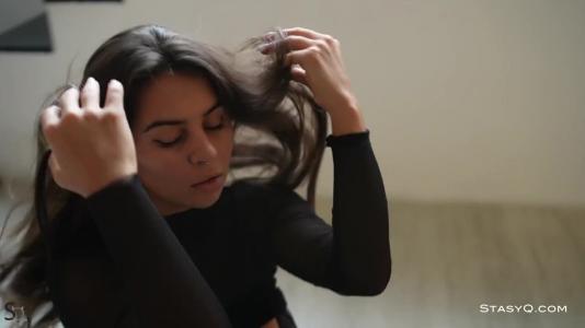 Превью Эротичное действие от длинноногой красавицы № 19392