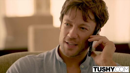 Превью Телочка наслаждается двойным проникновением с парнями после вечеринки № 3439