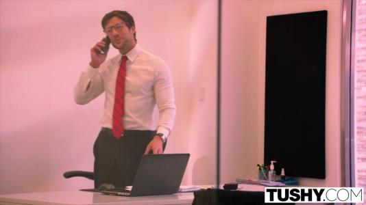 Зрелые лесби дарят друг другу оральные ласки и нежно стонут