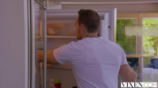 Превью Шикарная брюнетка активно скачет на члене и стонет от блаженства № 3585