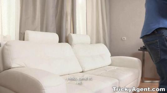 Красотка отлично справилась с членом и успешно прошла порно-кастинг