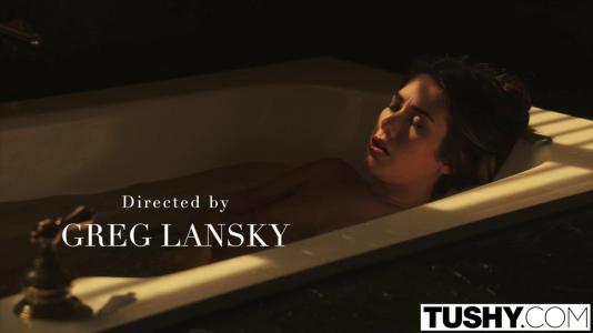 Превью Красотки вдвоем обслуживают большой член настоящего мачо и трахаются с ним в анал № 3809