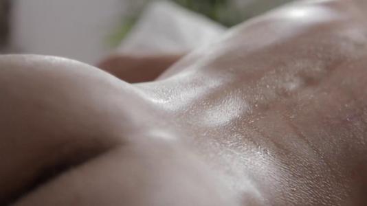 Превью Брюнетка с шикарной грудью громко стонет от жаркого проникновения № 4031