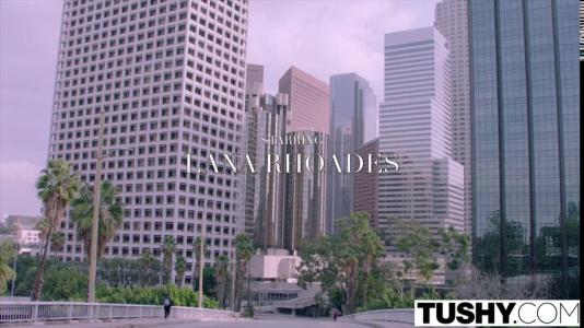 Шеф устроил жмж секс с двумя помощницами и отымел их в попки