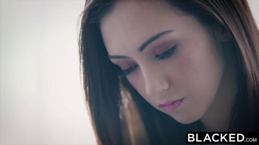 Превью Темнокожий парень с большим членом трахает сексуальную красотку № 4341