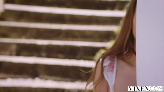 Лысый мачо посадил на член телочку с классными сиськами